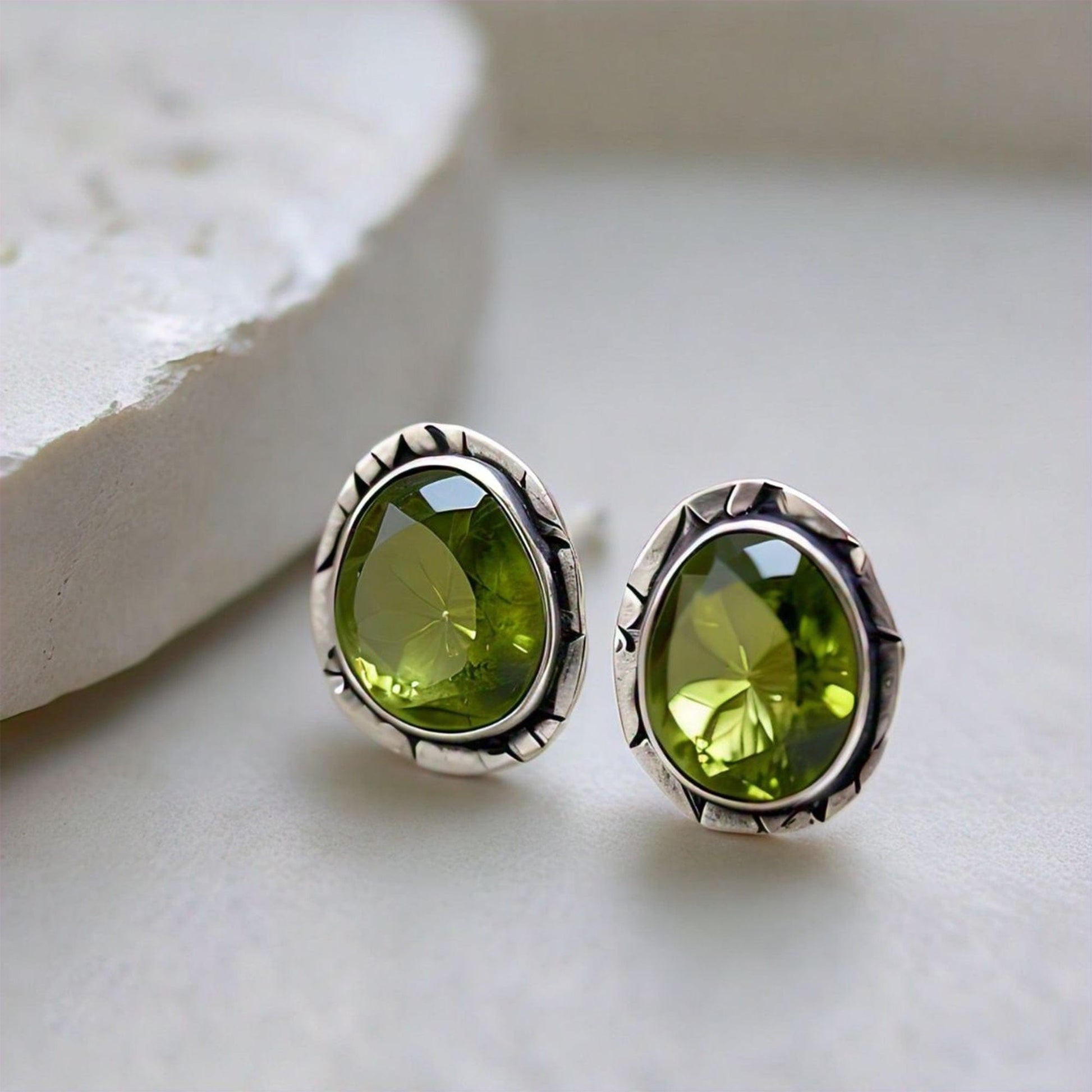 The Nutan Art Jewelry Earrings Gaia Silver Stud Vintage Peridot Earrings